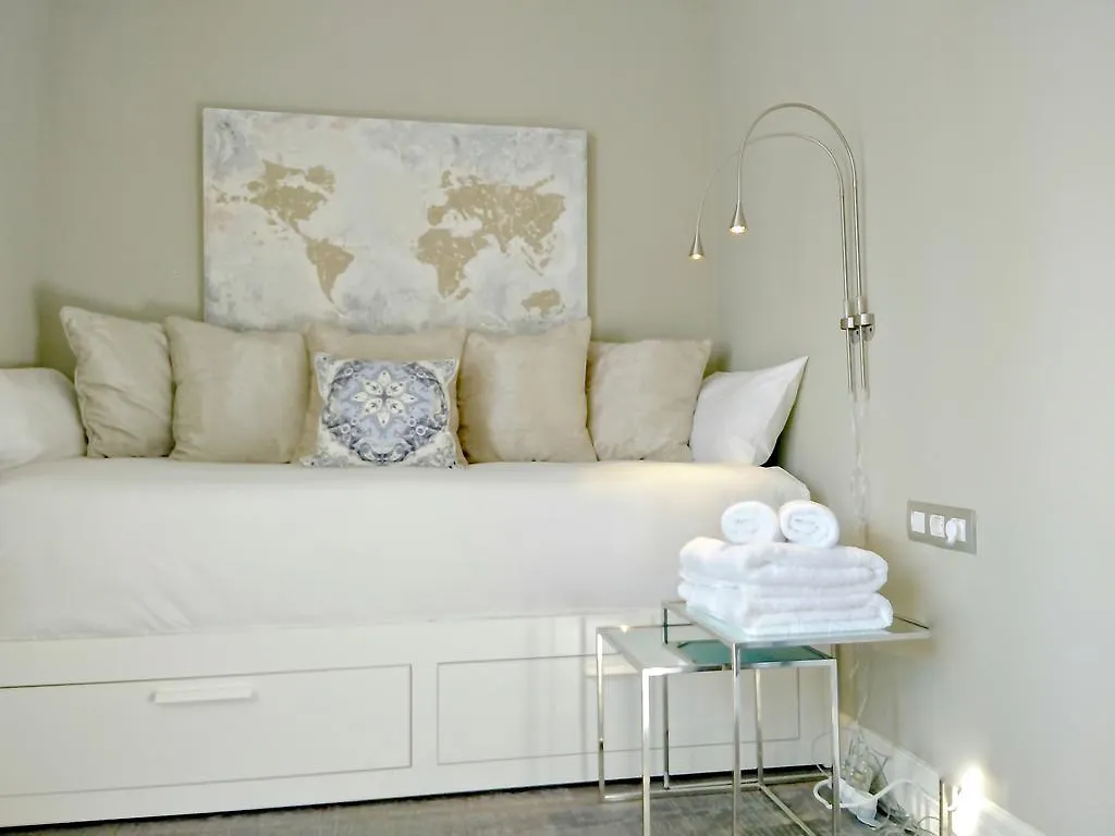 Ferran Pedralbes Penthouse 0*, Barcelona Spanien